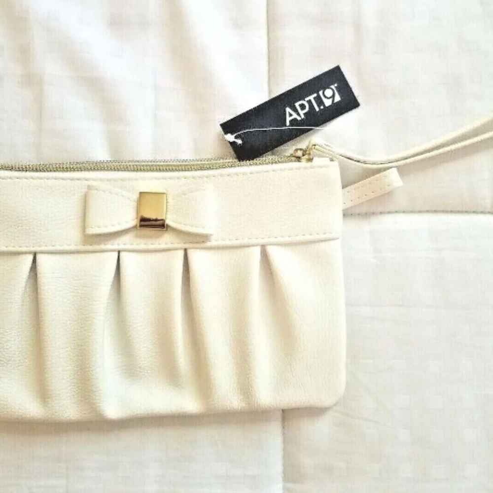 Apt 9. Wristlet/Clutch